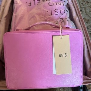 THE COSMETIC CASE IN BERRY